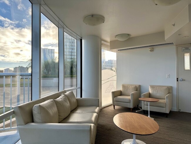 Building Photo - Moana Pacific West Tower 1BR/1BA/1PK