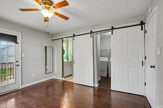 Building Photo - Completely remodeled home located on the north side of South Bend
