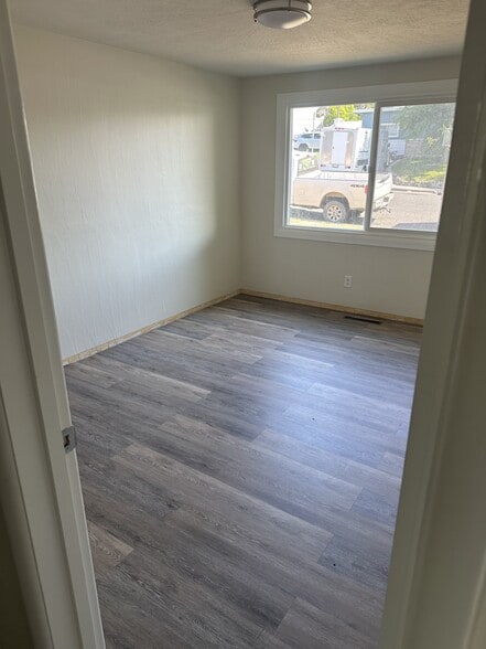 Building Photo - 1052 S Garden Dr