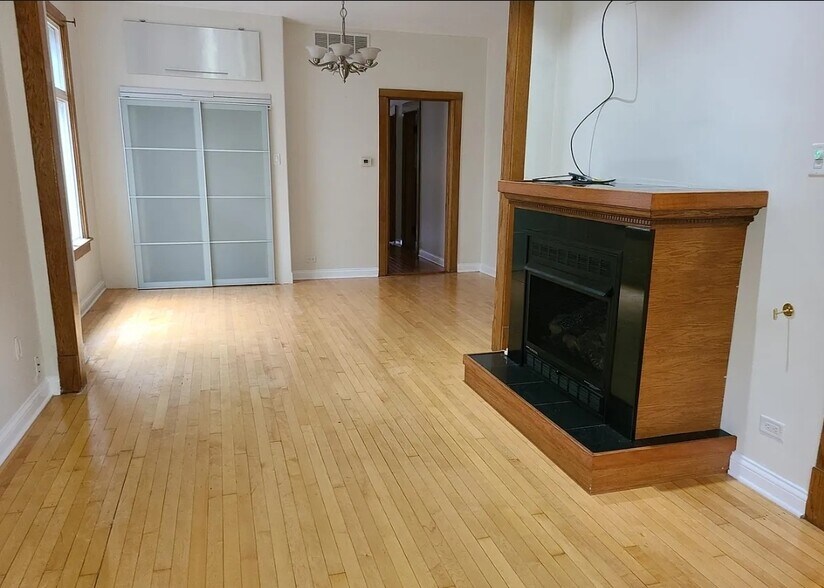 Building Photo - 2528 N Talman Ave