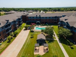 Building Photo - 1104 S Carrier Pkwy