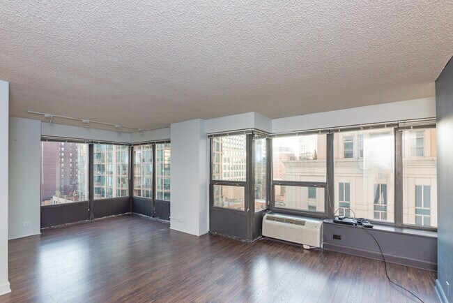 Building Photo - 30 E Huron St