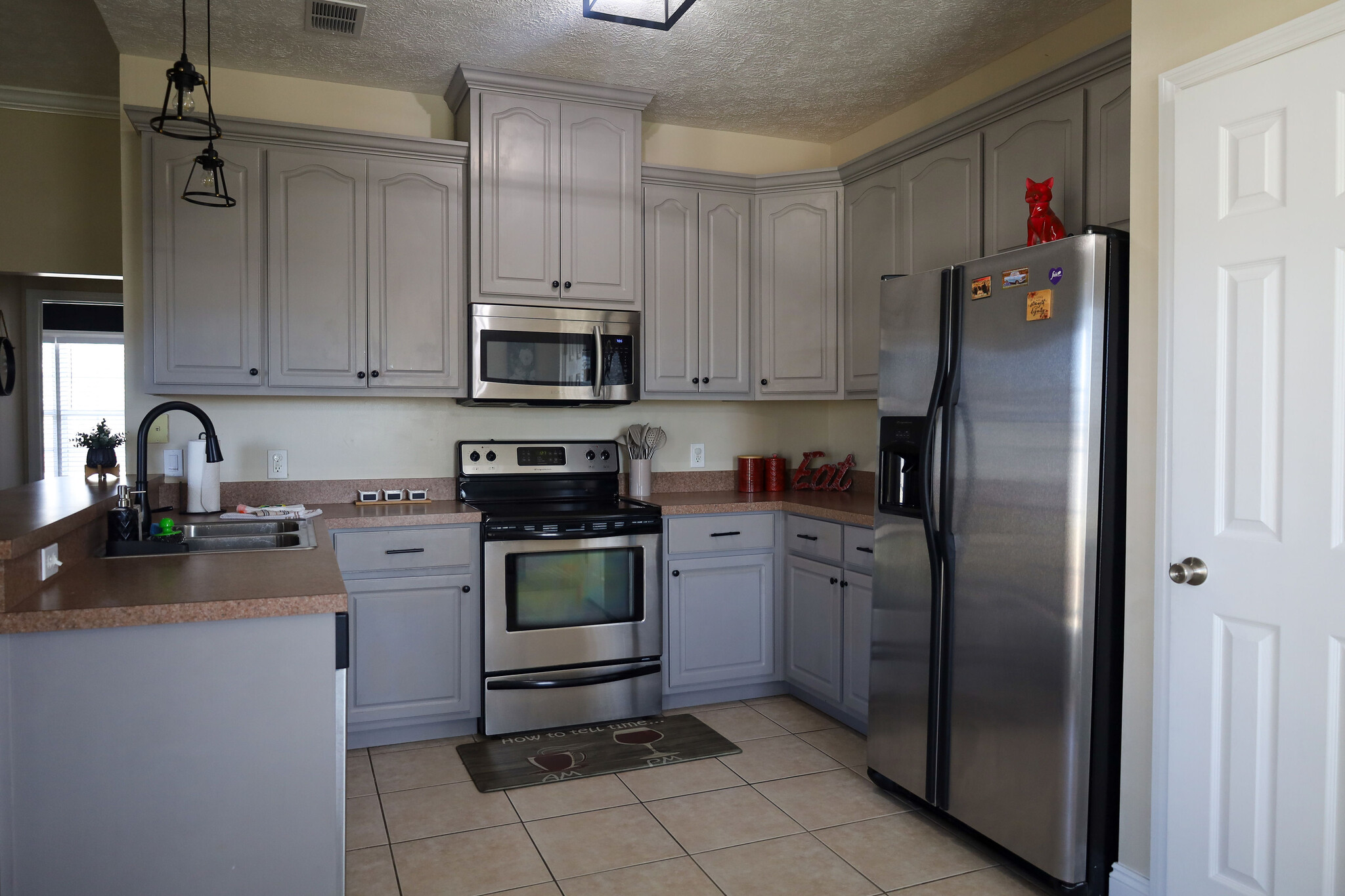 Kitchen w/ stainless steel appliances - 2613 Altha Ave