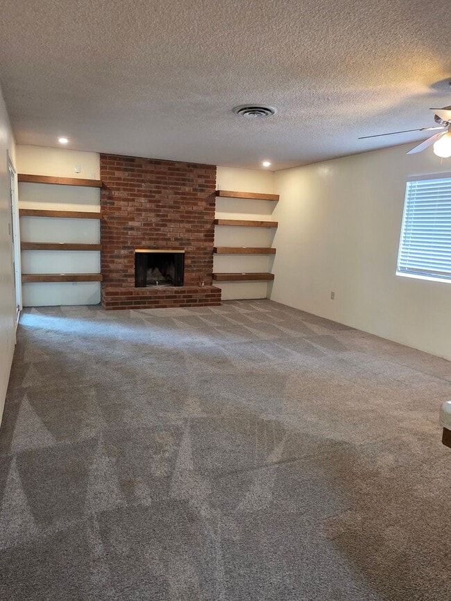 Building Photo - 3824 Christmas Tree Ln