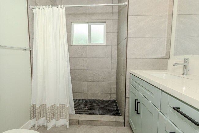 Building Photo - Renovated 1 Bed/1 Bath Single Family Home in Pacific Beach w/Patio/Parking/Washer/Dryer