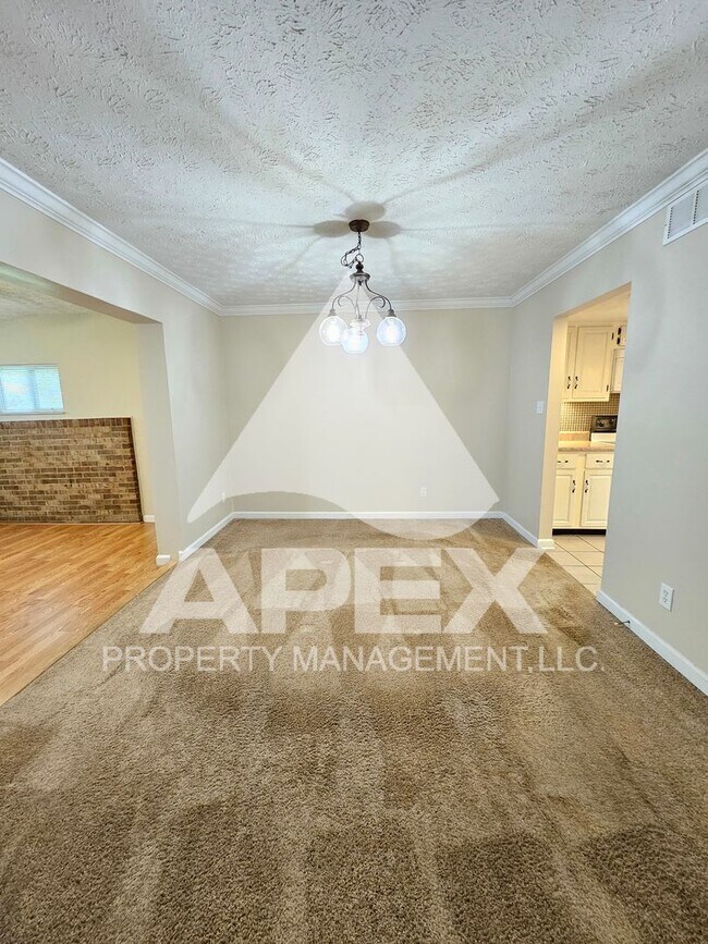 Building Photo - Spacious 3 Bd 2.5 Ba Condo w/Carport in heart of West Knox!