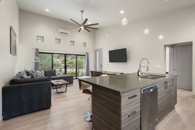 Building Photo - 30 Moondance Ln