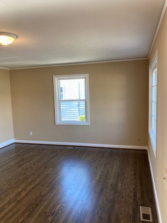 Building Photo - Updated North Tabor 2 Bedroom, 1 Bathroom ...