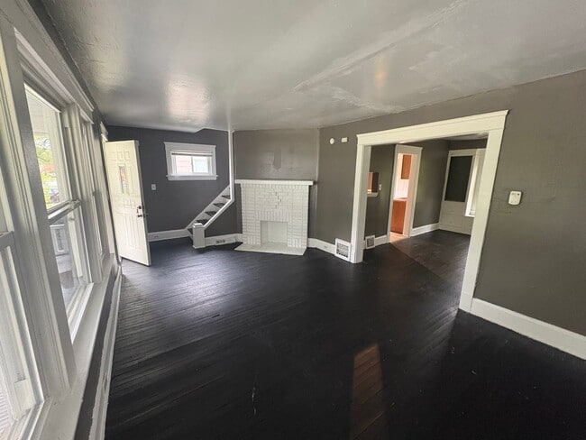 Building Photo - Renovated 3 bedroom house