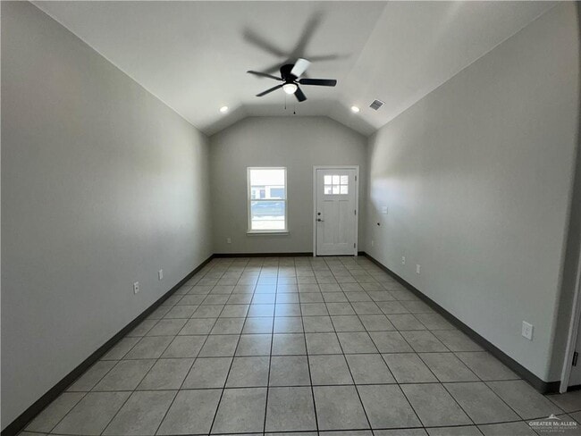 Building Photo - 2426 S Vly Cir