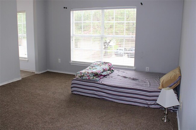 Building Photo - 16205 Glorious Ln