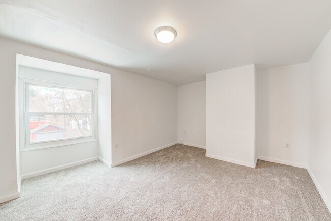 Building Photo - 744 Proctor Wy