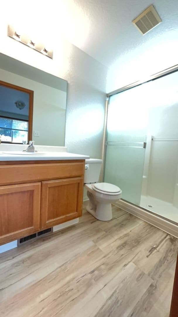 Building Photo - 3 Bedroom 2 bath house