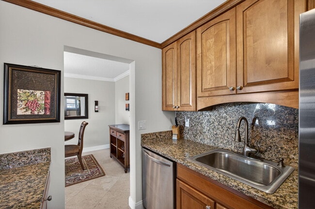 Building Photo - 3640 N Ocean Dr