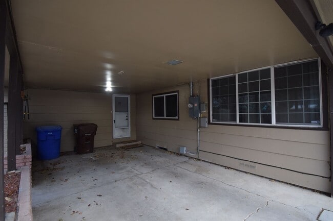 Building Photo - Bright Midvale 3 Bed – Near Fashion Place & Fort Union!!!