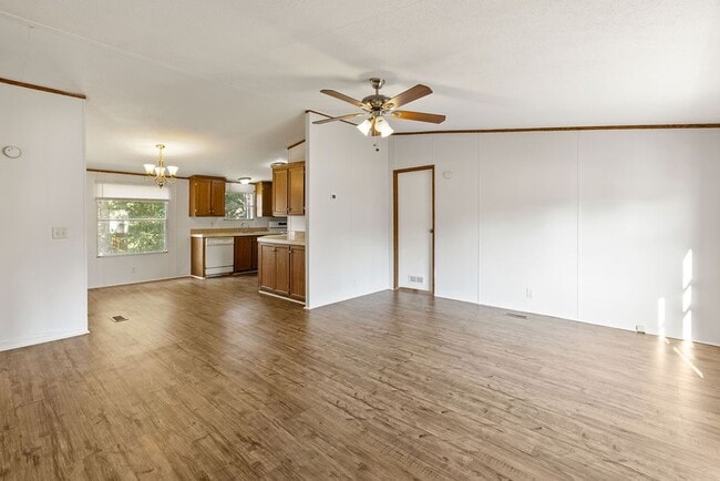 Building Photo - 182 Carmen Blvd