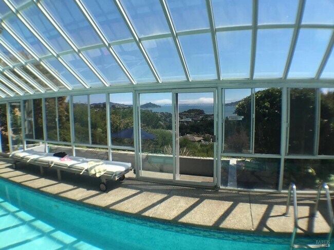 Building Photo - 67 Via Los Altos