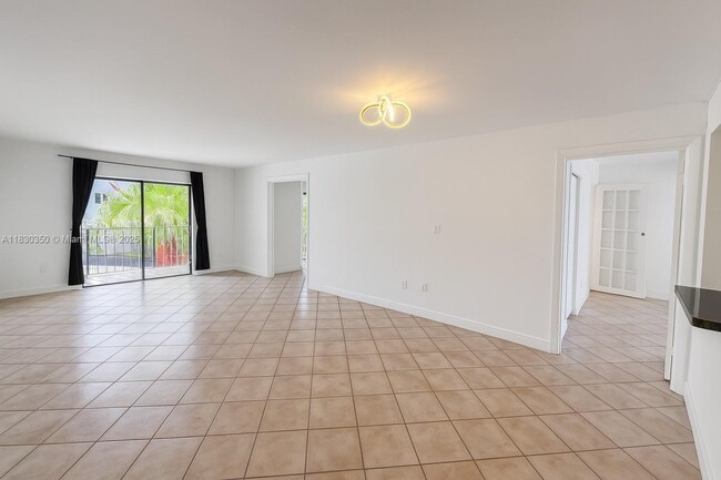 Primary Photo - 1250 Lincoln Rd