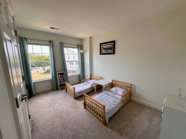 Building Photo - 8273 Glade Bank Dr