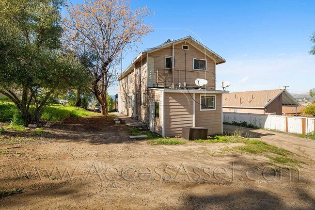 Primary Photo - 176 Olive St