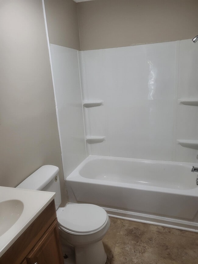 Building Photo - 125 E Locust St