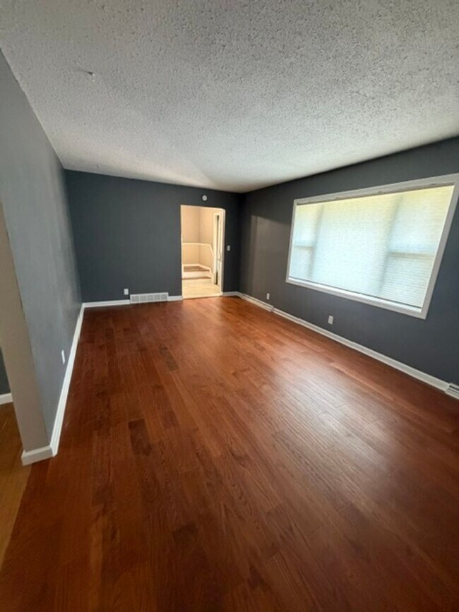 Building Photo - Central Davenport 4 Bedroom House