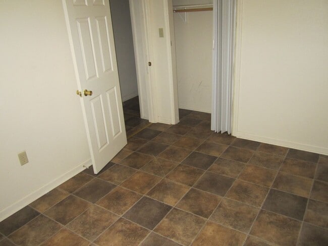 Building Photo - 144 Pike Ave