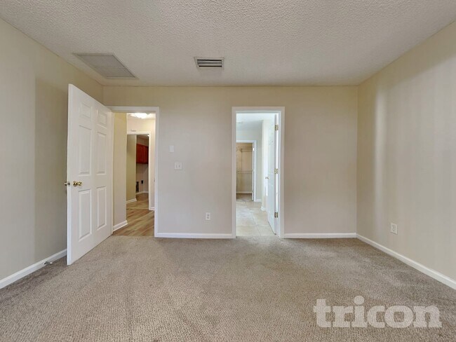 Building Photo - 7134 Beekman Lake Dr