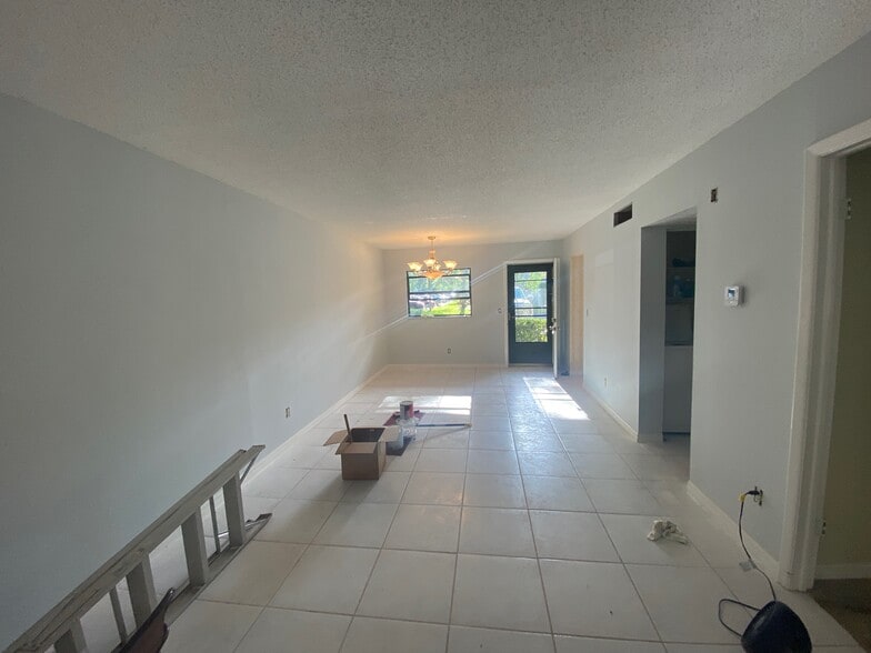Building Photo - 3034 Eastland Blvd