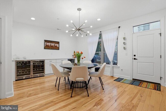 Building Photo - 159 Green Ln