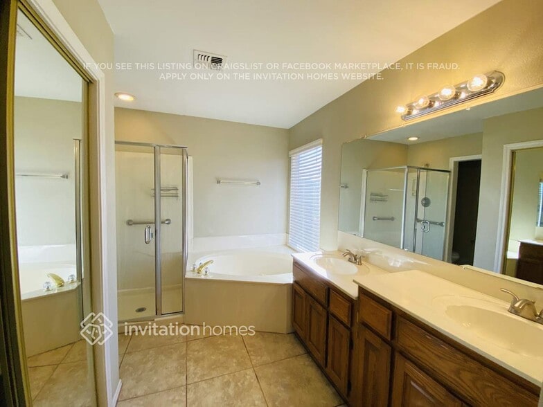 Building Photo - 302 S Quail Ln