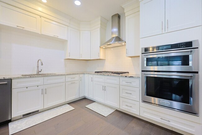 Building Photo - 8 Riverstone Way