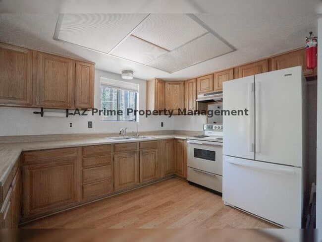 Building Photo - 5383 Glenwood Ln