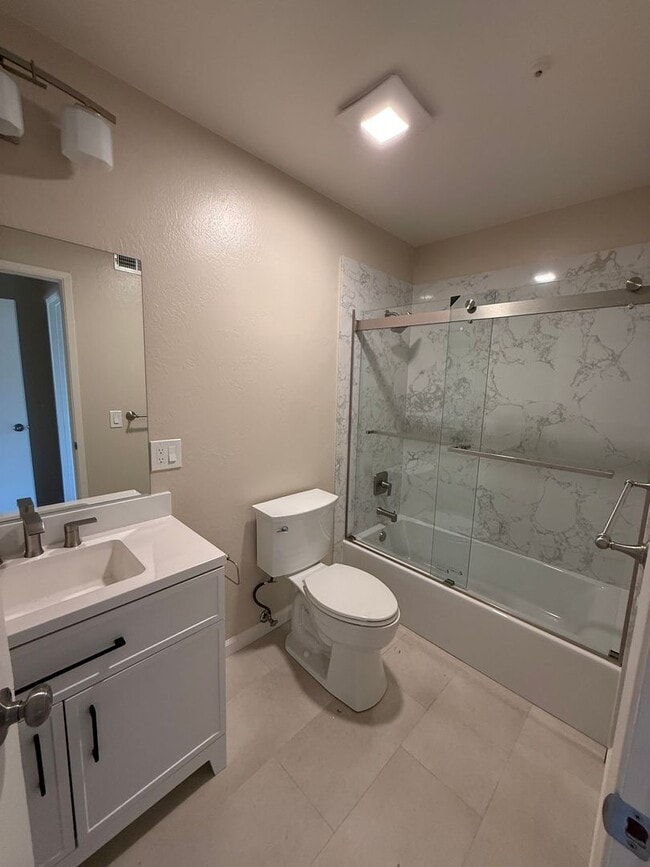 Building Photo - 300 Stony Point Rd