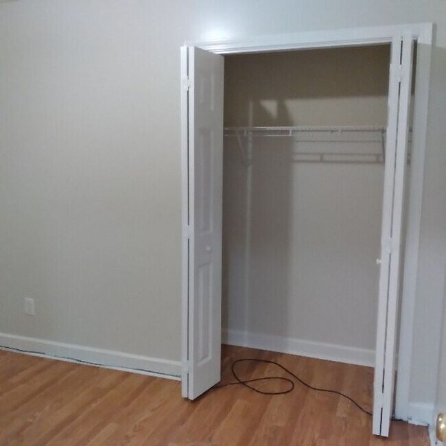 Building Photo - Duplex available now!