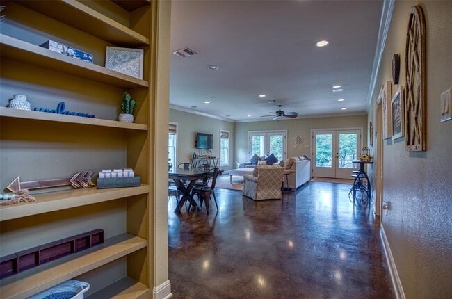 Building Photo - 1035 Timber Elm