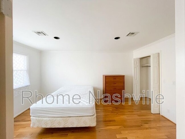 Building Photo - 401 Bowling Ave