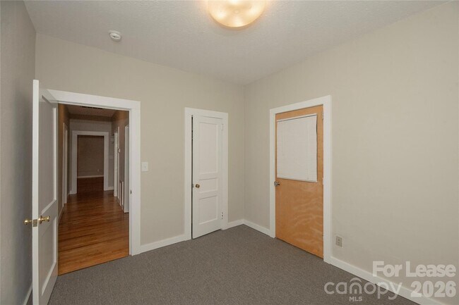 Building Photo - 212 S Broad St