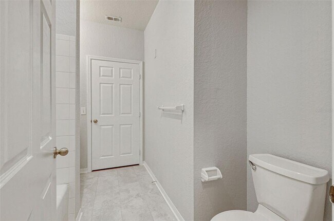 Building Photo - 18001 Richmond Pl Dr