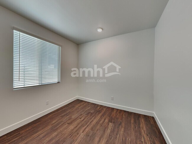 Building Photo - 17165 W Lawrence Ln