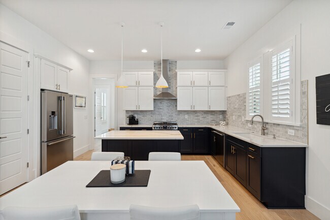 Building Photo - 1470 Mizzen Alley