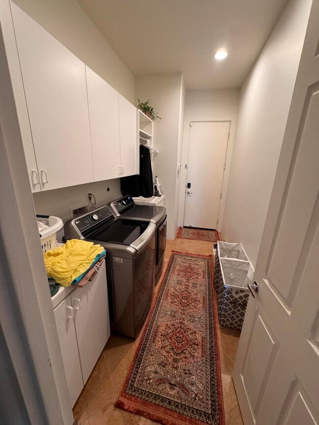 Building Photo - 49560 Loren Ct