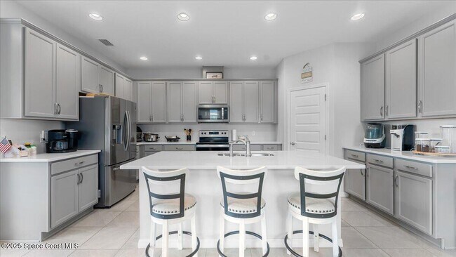 Building Photo - 8032 Mocan Ct
