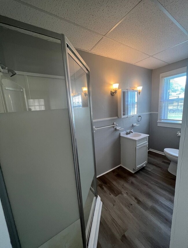 Building Photo - Updated 3BR Home with Central Air in Moline