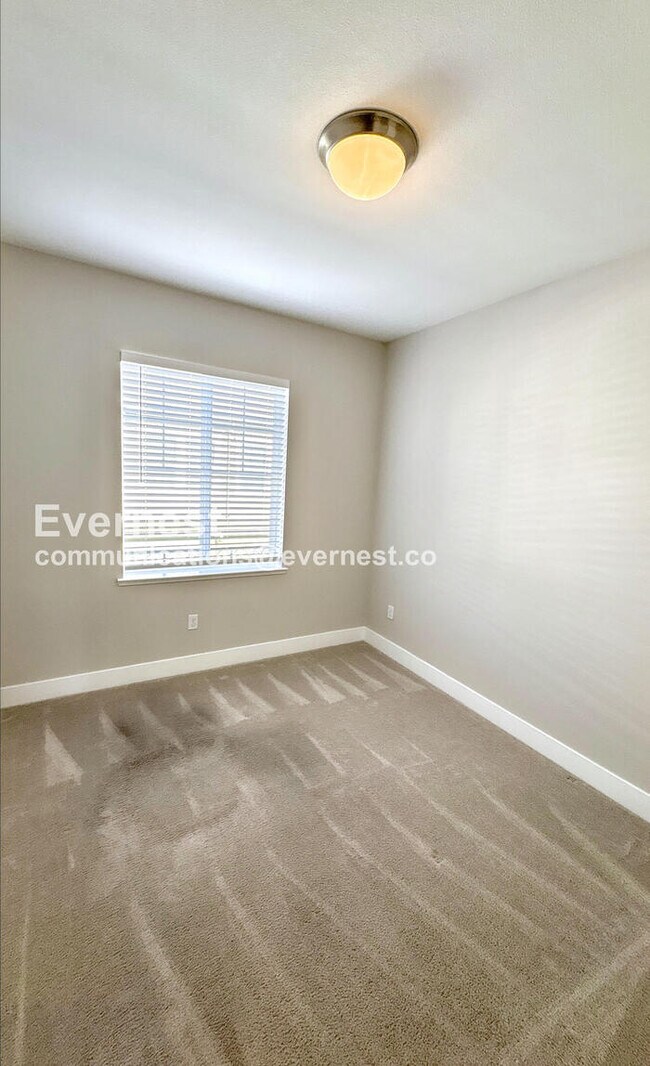 Building Photo - 404 Longden Ave