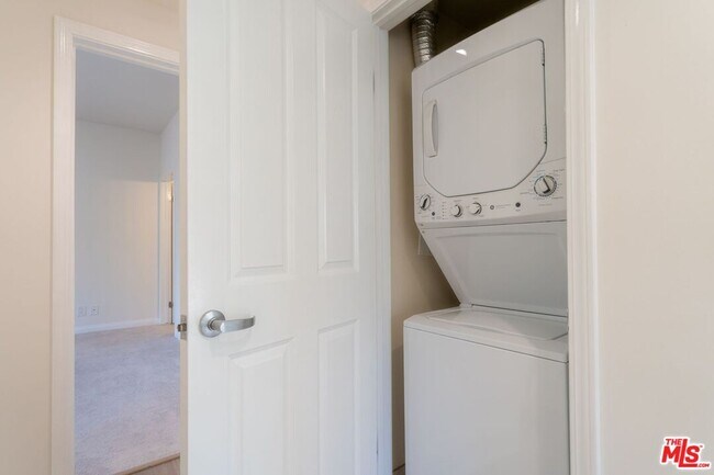 Building Photo - 1731 Corinth Ave