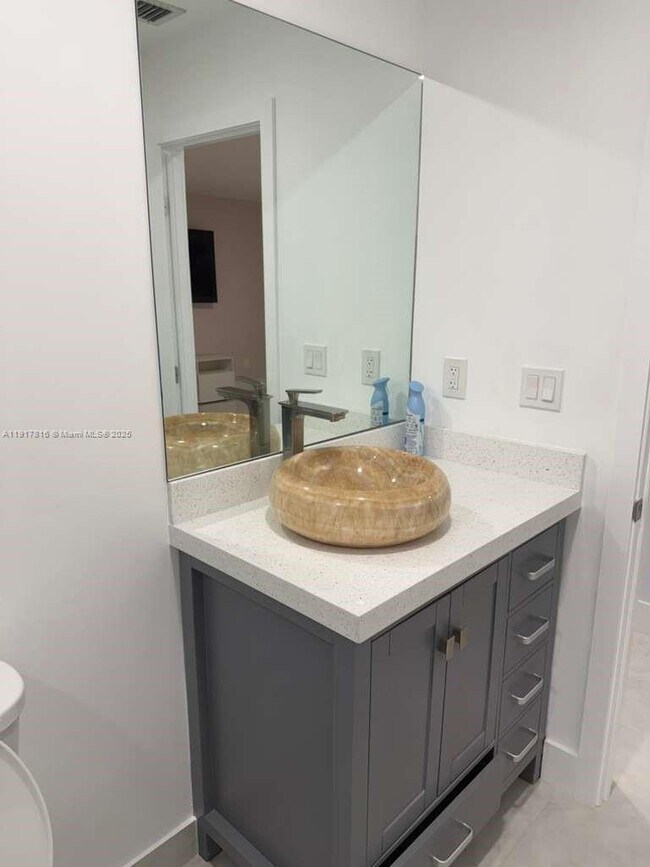 Building Photo - 7781 Simms St