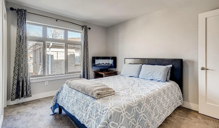 Master Bedroom - 1285 Xavier St