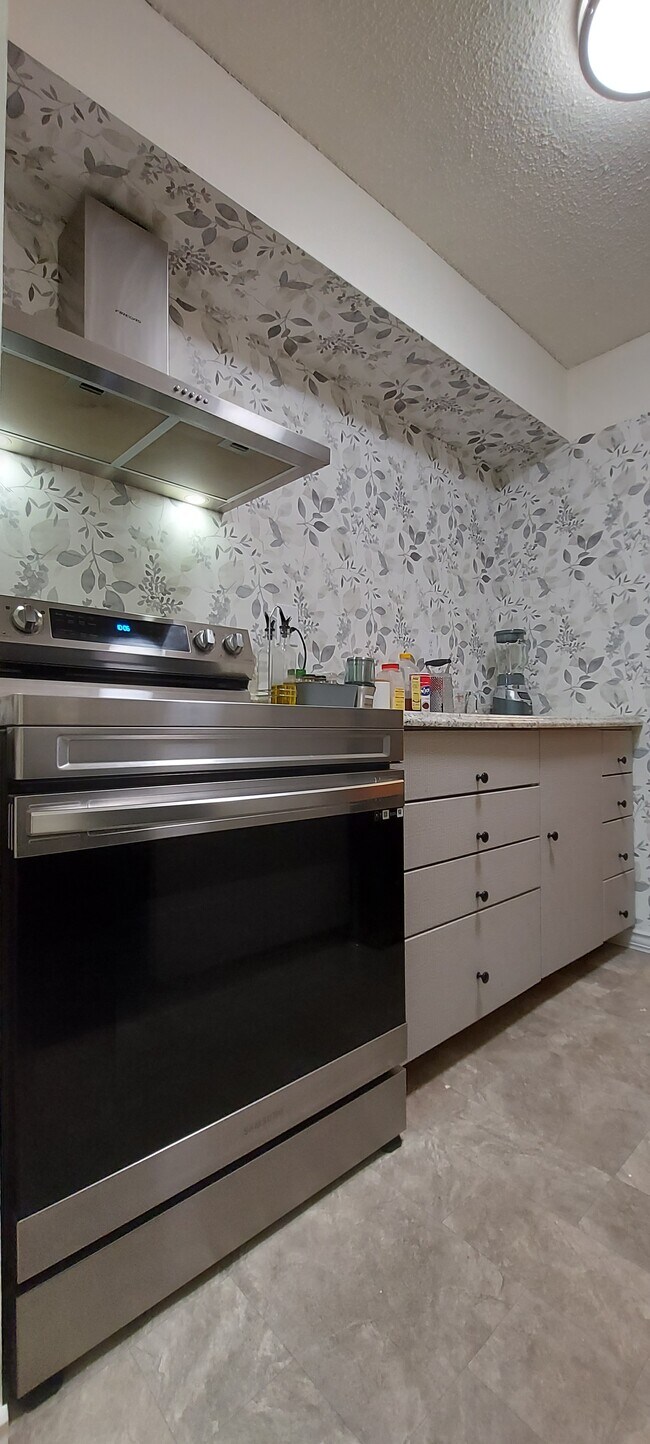 Kitchen03 - 280 Bridgewater Rd