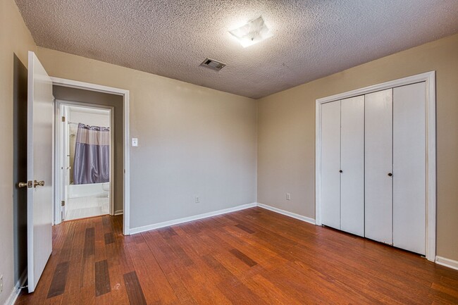 Building Photo - Spacious Home for Rent!